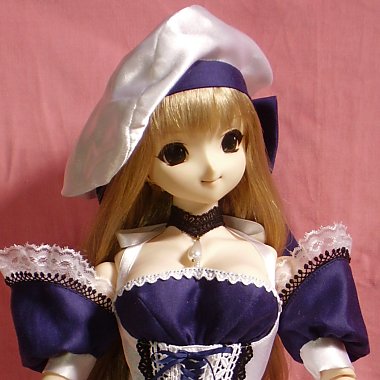 チョーカーとワンピース本体はパールビーズで繋がっています